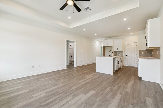 Building Photo - 212 Cathedral Dr