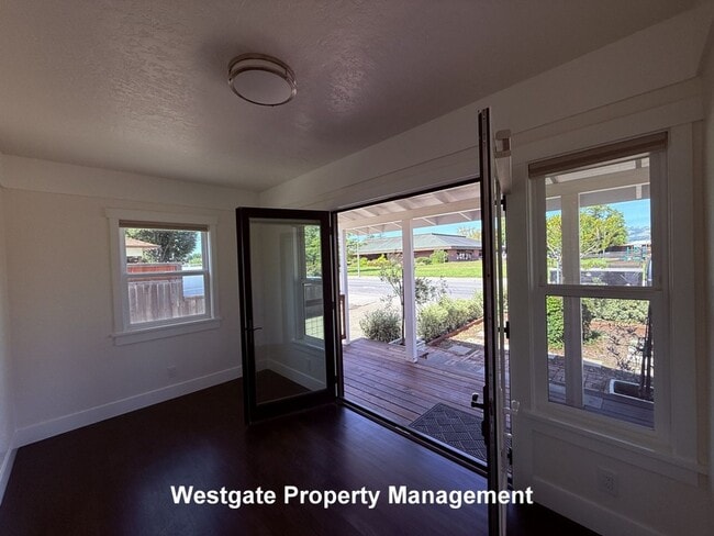 Building Photo - 220 Payran St