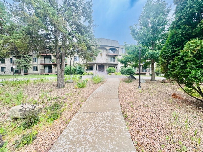 Building Photo - Furnished Chic & Spacious 2BR/2BA Condo Oasis in St. Louis Park – 1,160 Sq Ft of Modern Living!