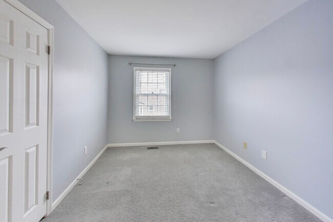 Building Photo - Spectacular 3 Bed + LOFT + 3.5 Bath- Custom Kitchen & Master Retreat w/ Beautiful Updates