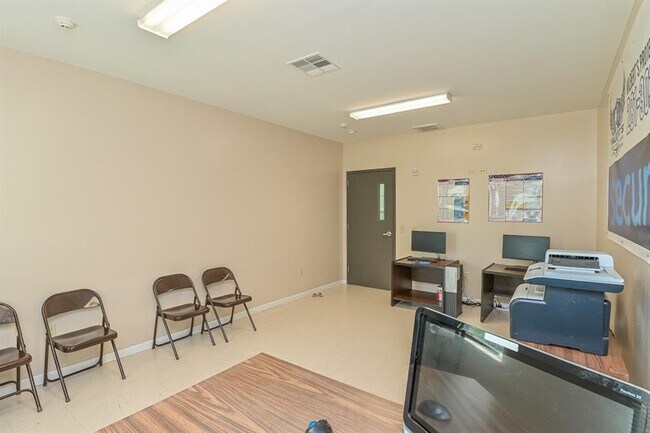 Suite B, 12x19ft, $600/month - 7931 Ethel St