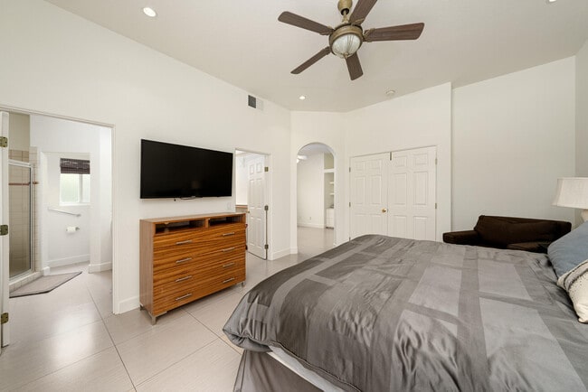 Building Photo - 30106 Avenida Alvera