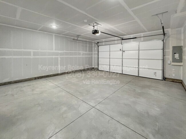 Building Photo - 4119 W Perspective St