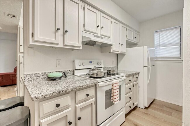 Building Photo - 11409 Springhollow Rd