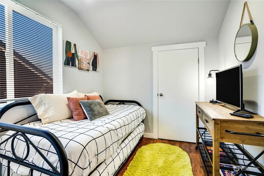 Building Photo - 640 N Anderson St