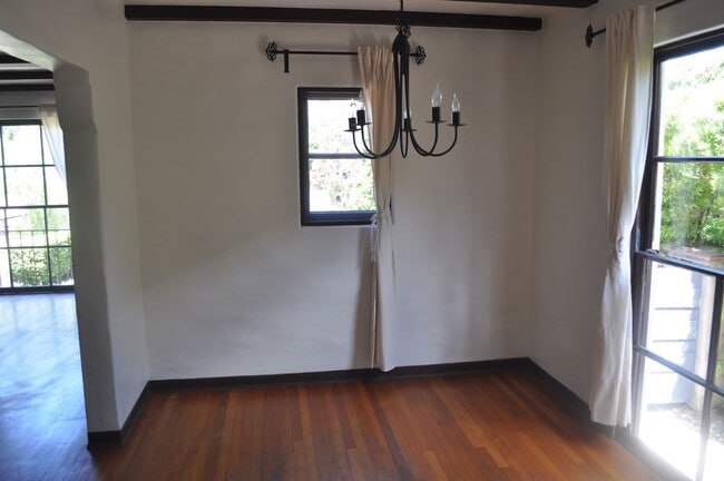 Building Photo - MISSION HILLS 3BR/2BA SPANISH BUNGALOW