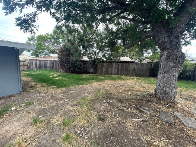 Building Photo - $3250 -- Charming, Centrally Located Singl...