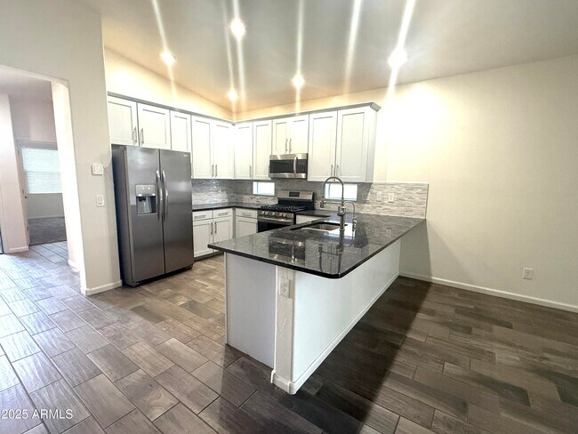 Building Photo - 3923 E Desert Broom Dr