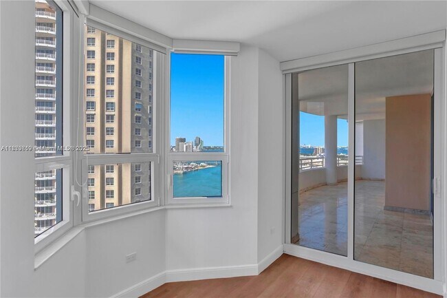 Building Photo - 808 Brickell Key Dr
