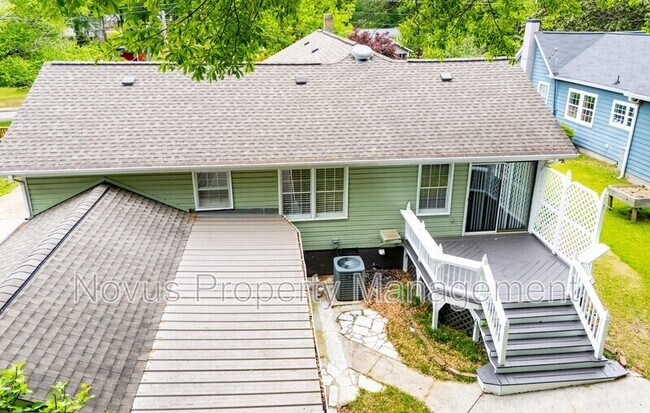 Building Photo - 142 Oak Ave