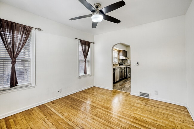 Building Photo - 626 N Hough St