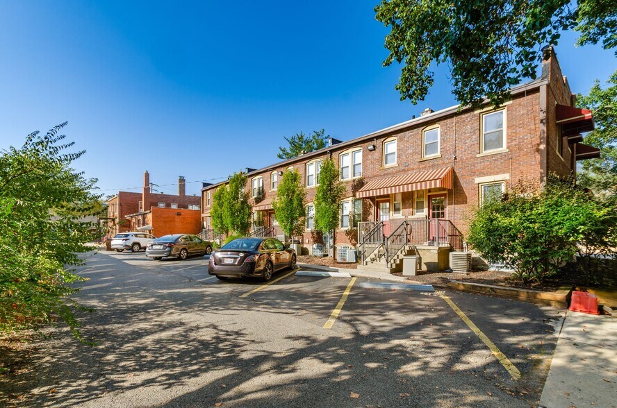 Building Photo - 526 S Drexel Ave