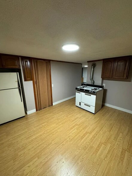 Building Photo - 727 N Alvord St