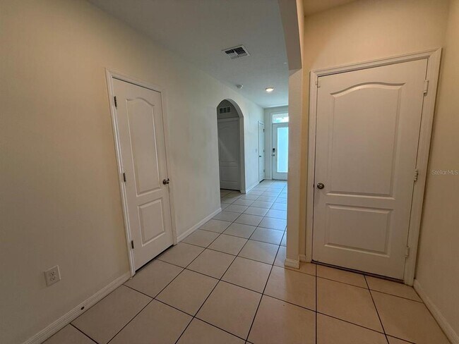 Building Photo - 209 Ludisia Loop