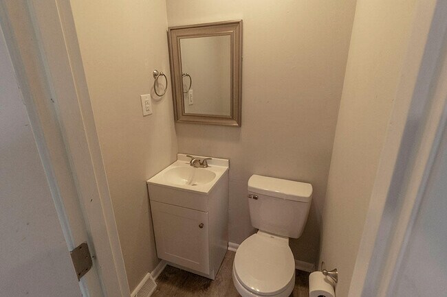 Building Photo - 1219 Player Pl