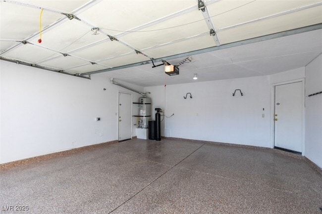 Building Photo - 2113 Desert Pines St