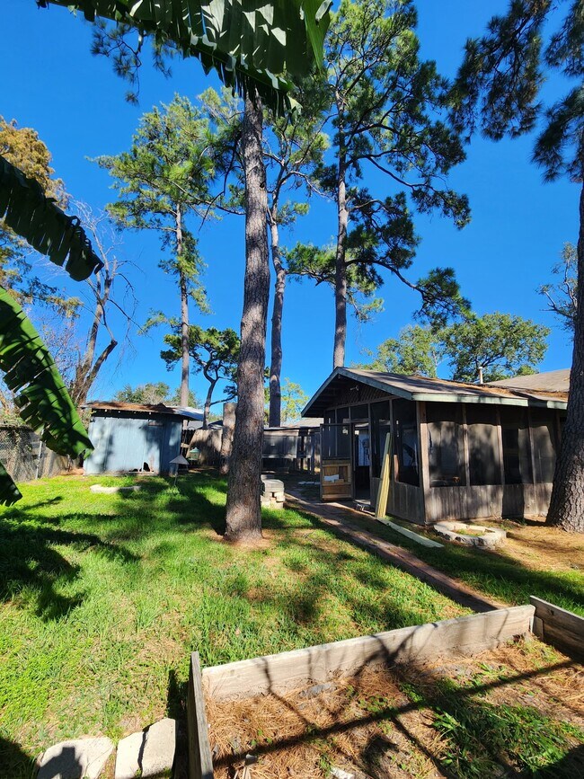 Building Photo - 9611 Jaywood St