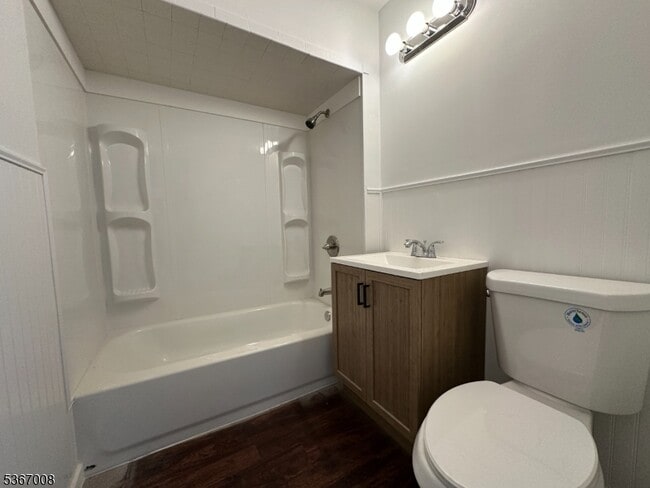 Building Photo - 526 Valley Brook Ave