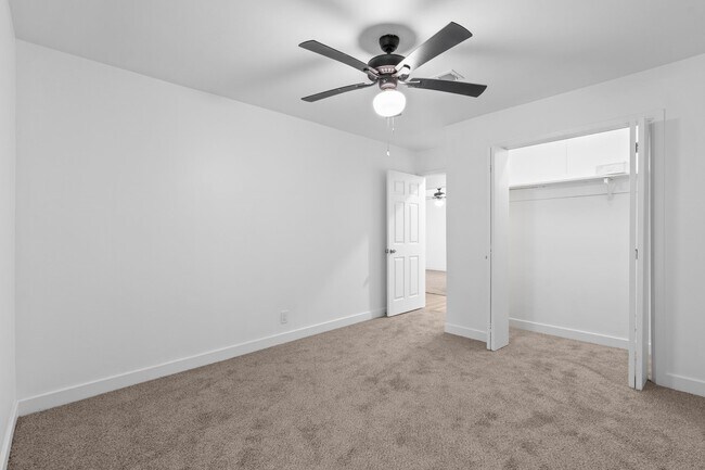 Building Photo - 18049 Martin Dr