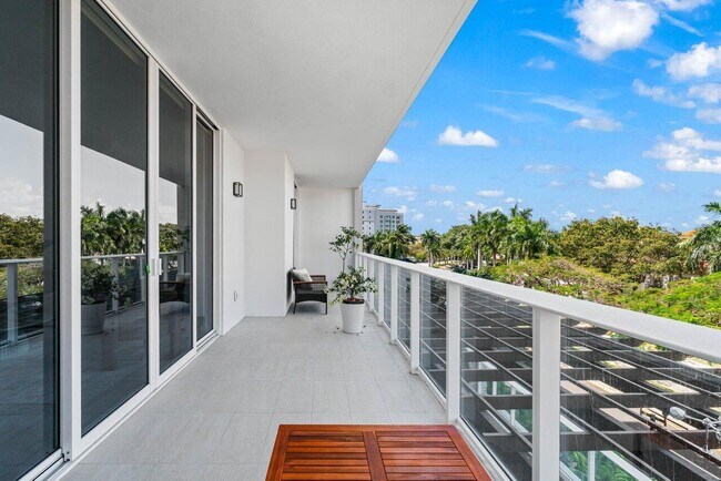 Building Photo - 220 SE Mizner Blvd