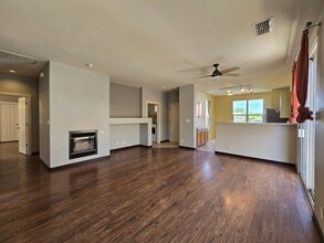 Building Photo - 9 Autumn Light Pl