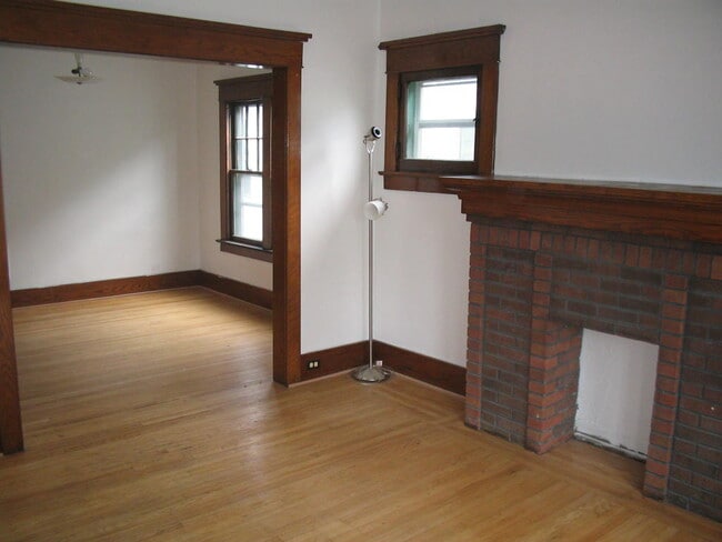 Building Photo - 209 Lisbon Ave