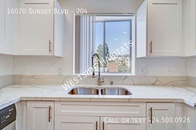 Building Photo - 16070 W Sunset Blvd
