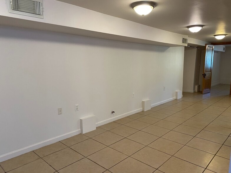 Building Photo - 1823 Robert St