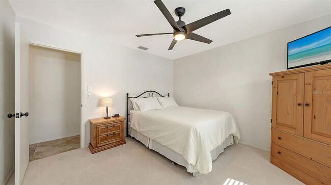 Building Photo - 6717 Roxbury Dr