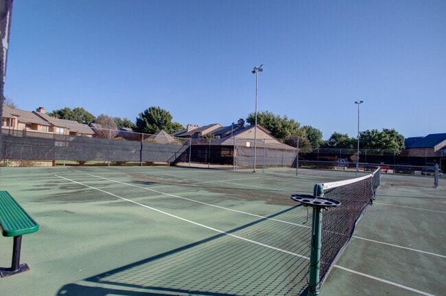 Building Photo - Now Available! Gated 2BR/2BA Condo in N Arlington!