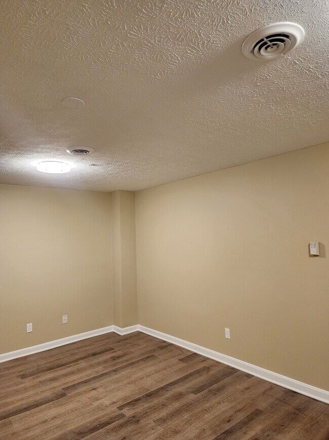 Building Photo - 9308 Gordon Ct