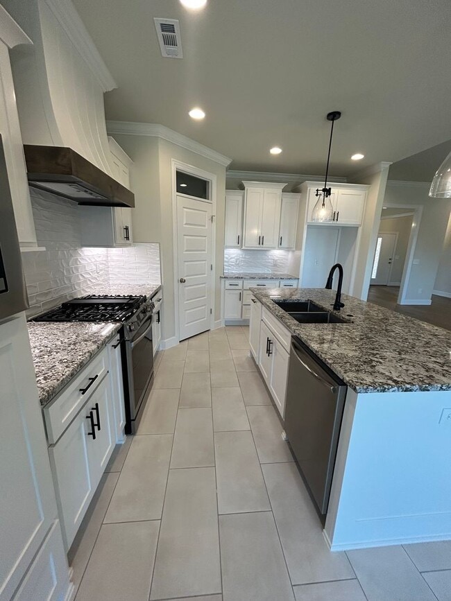 Building Photo - Beautiful Bentonville Home! 4 Bedrooms, 2....