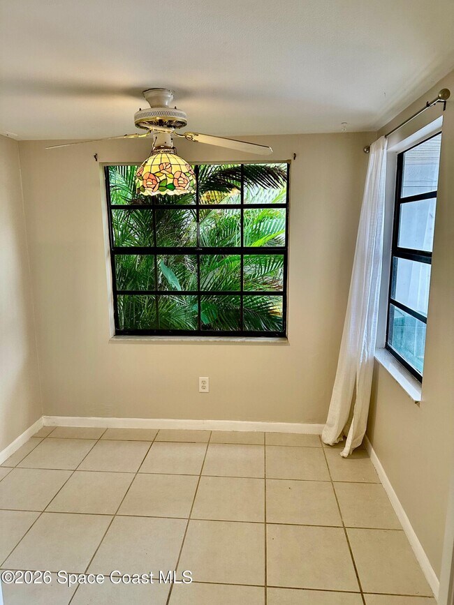 Building Photo - 335 Paradise Blvd