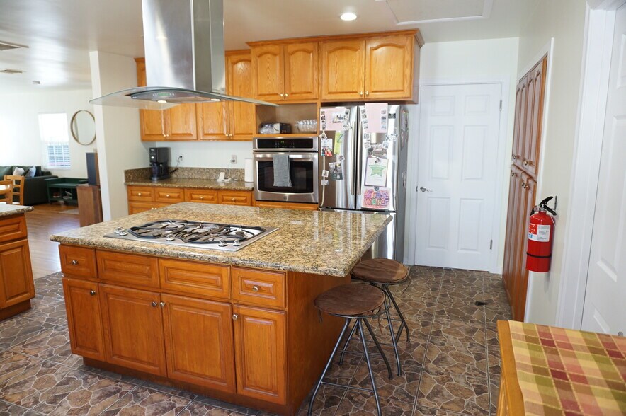 Building Photo - 8533 Woodley Ave
