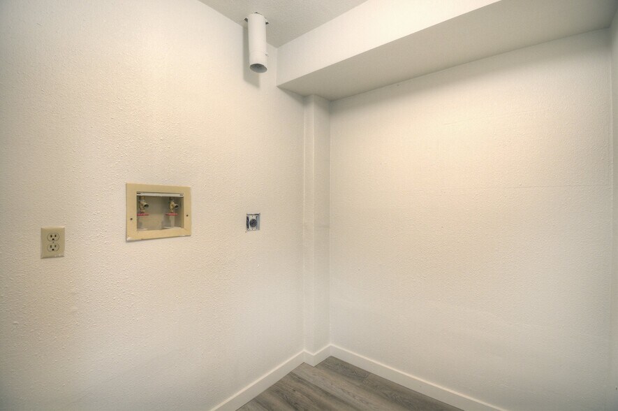 Building Photo - 307 Brook St