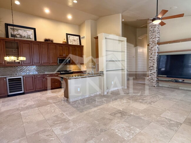 Building Photo - 3533 N Desert Oasis