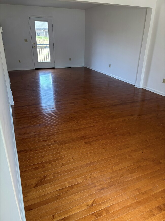 Building Photo - 103 Glen Combe Cir