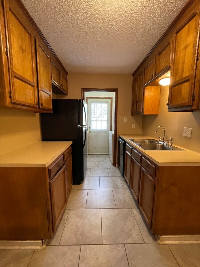 Building Photo - Townhouse: Old Jefferson