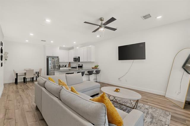 Building Photo - 605 Friendswood Dr