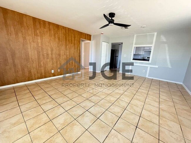 Building Photo - 724 Ne-11 Ter