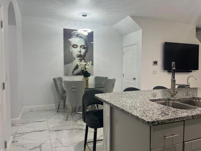 Building Photo - 1315 Isleta Lp