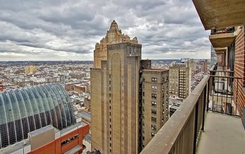 Building Photo - Spacious 1Bedroom unit in Center City.