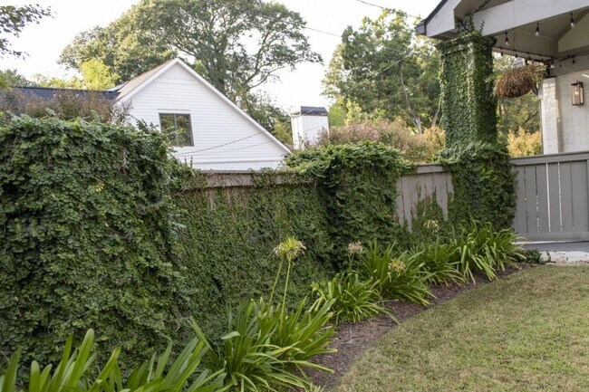 Building Photo - 801 Durant Pl NE