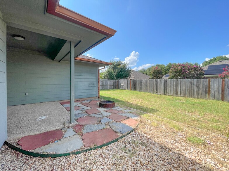 Building Photo - 10145 Valencia Dr