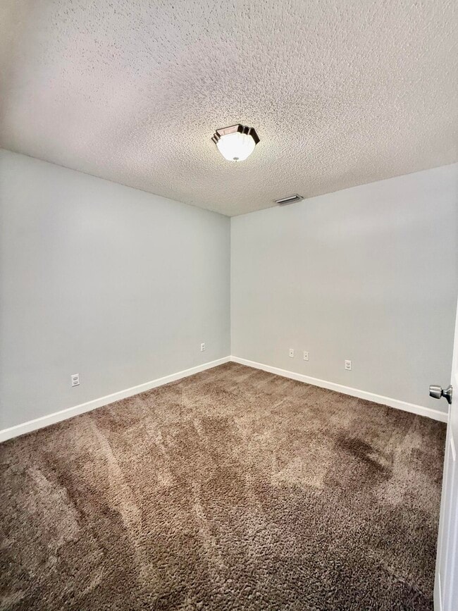 Building Photo - 5707 Silver Oak Dr