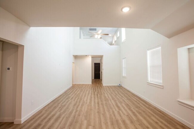 Building Photo - 514 Weller Rd