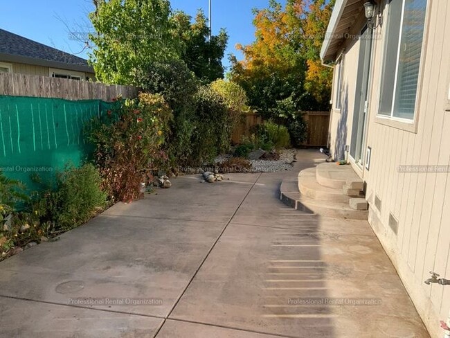 Building Photo - Your New Home Awaits: 3-Bedroom Beauty in ...