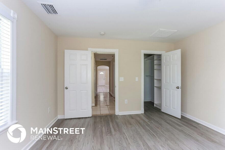 Building Photo - 14623 Sunset Dr