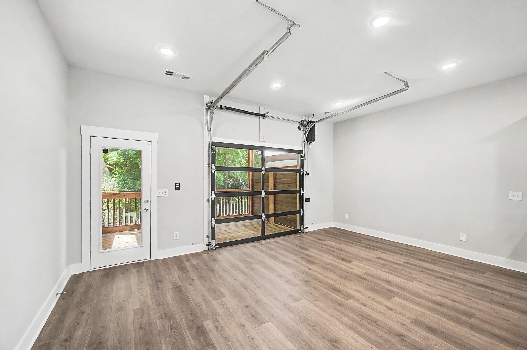 Building Photo - 221 Stonecrest Cir