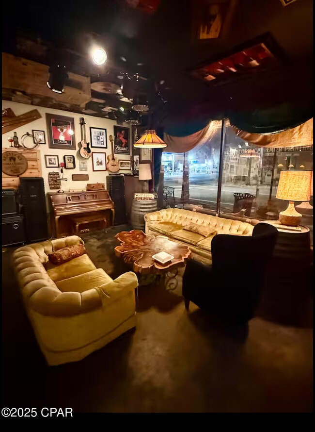 Building Photo - 2615 W 11th St